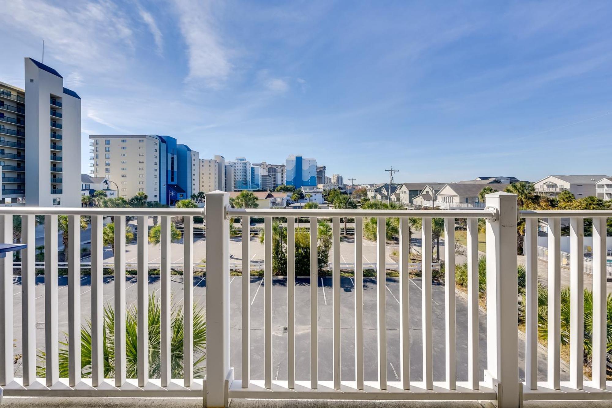 Roomy North Myrtle Beach Condo, Walk To Beach Exterior photo