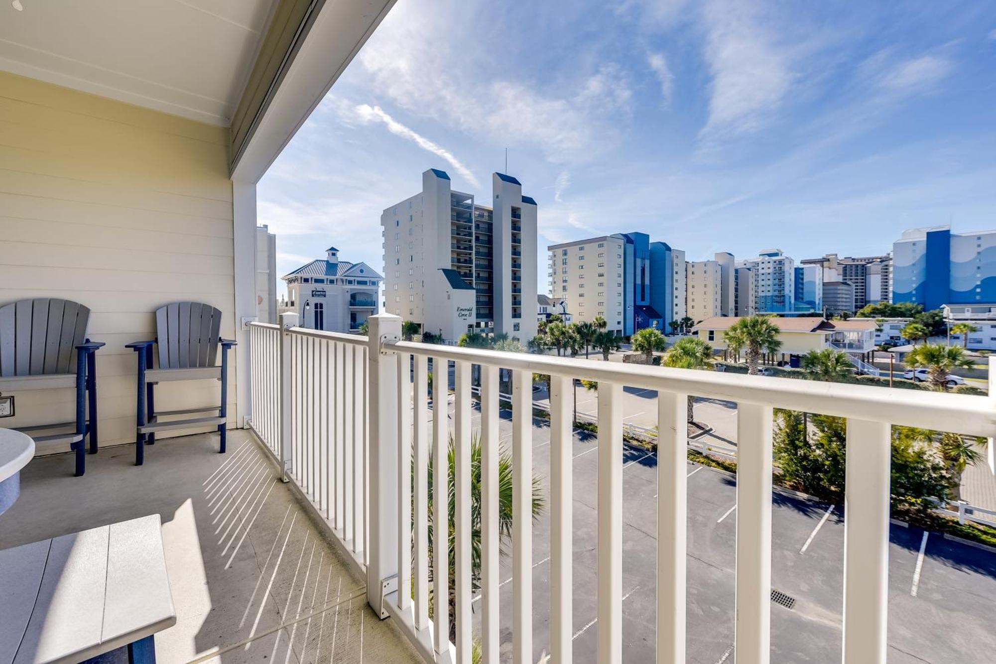 Roomy North Myrtle Beach Condo, Walk To Beach Exterior photo