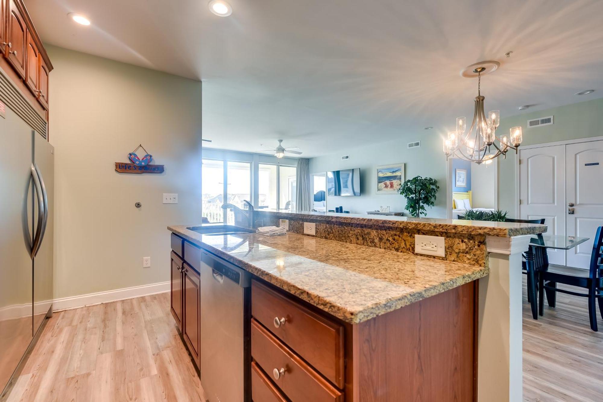 Roomy North Myrtle Beach Condo, Walk To Beach Exterior photo