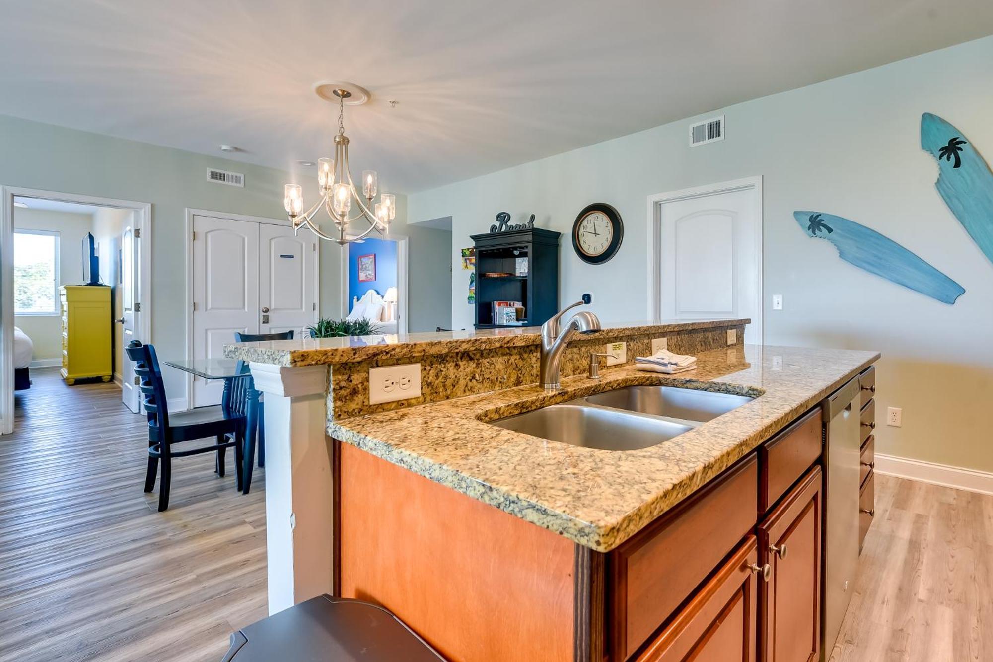 Roomy North Myrtle Beach Condo, Walk To Beach Exterior photo
